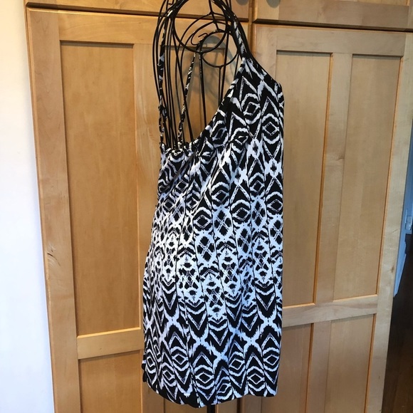 Forever 21 black & white tie back Romper Size Medium - Picture 3 of 7